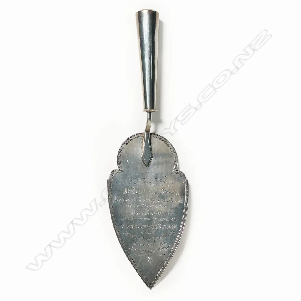 Silver presentation Trowel Christchurch Hospital 1915, Image 1++